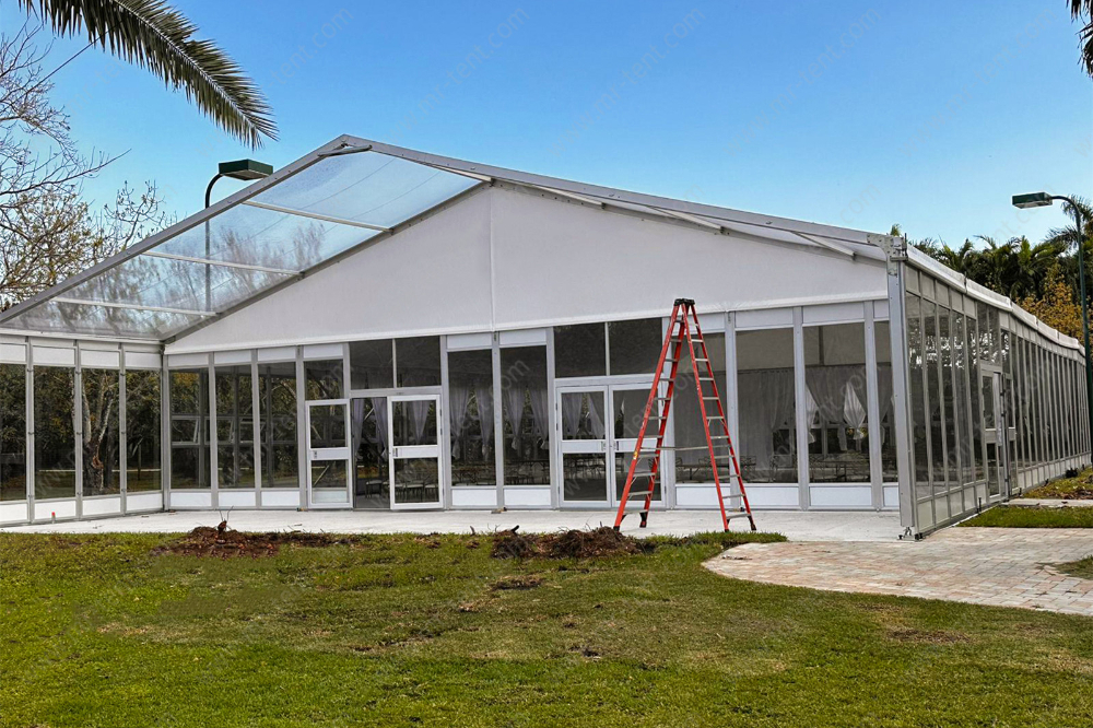 Carpa para Eventos Comerciales de 20×40 m con Paredes de Vidrio