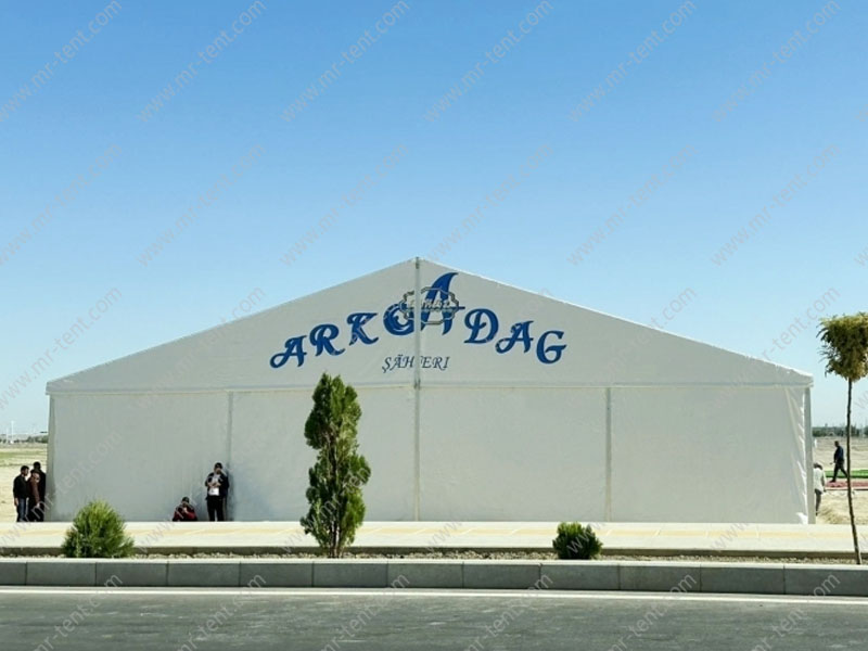 Construye una carpa estable y cómoda que se adapte a diversas actividades al aire libre y necesidades temporales