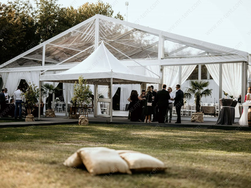 Carpas para fiestas y bodas con estructura de aluminio y paredes laterales transparentes