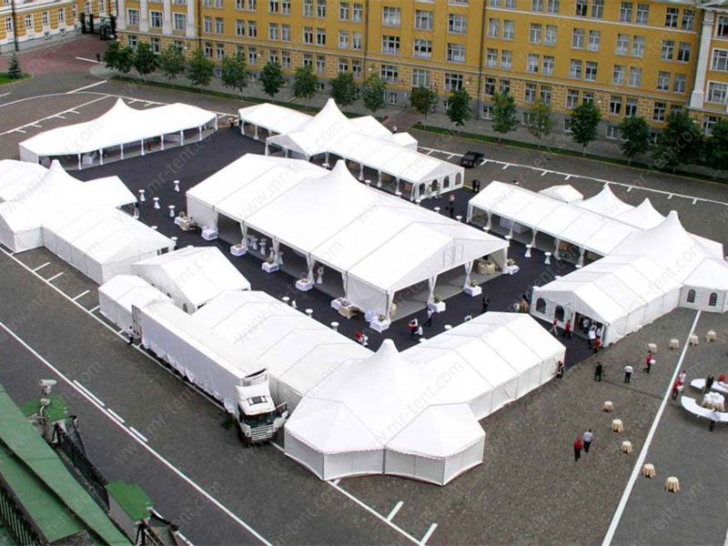 Una serie de carpas mixtas para eventos, fiestas y bodas