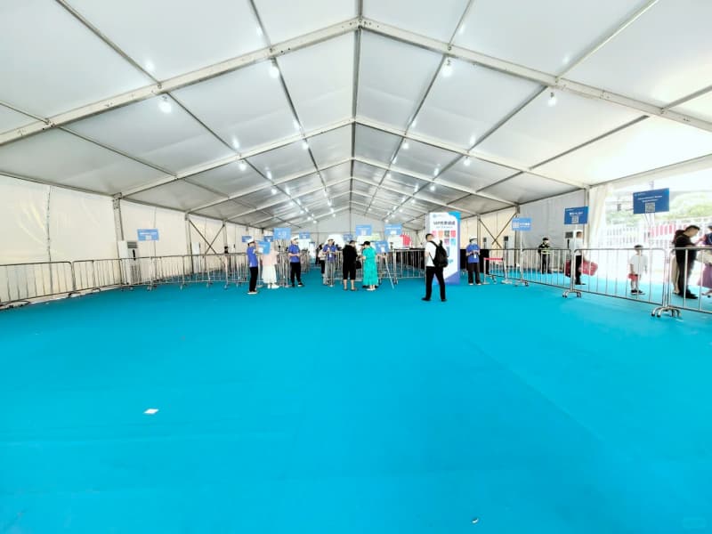 Carpa Comercial Blanca Mixta para Eventos y Fiestas