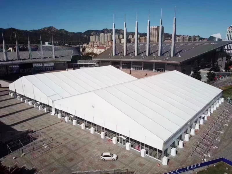 Carpa grande para eventos con capacidad para 5000 personas