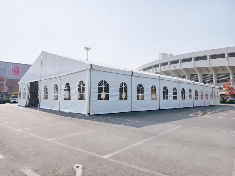 Carpa grande para eventos con capacidad para 5000 personas