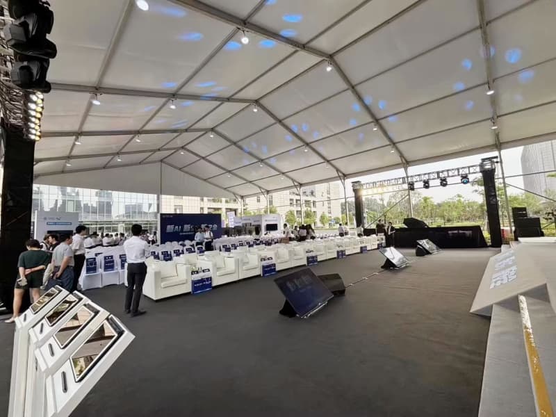 Carpa grande para eventos con capacidad para 5000 personas