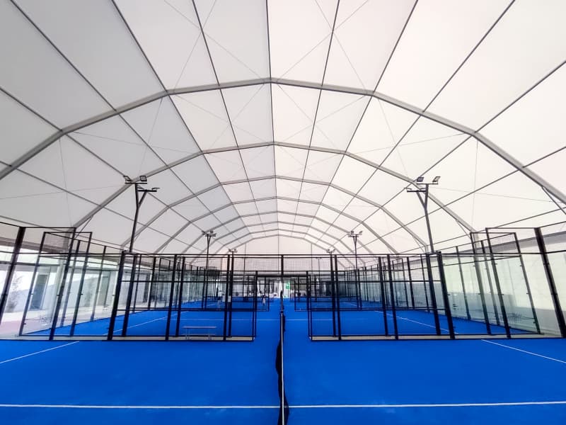 Carpas deportivas para pádel, tenis, pickleball y fútbol